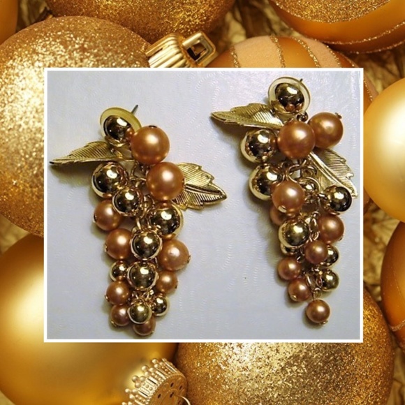 Jewelry - Vintage Gold Grape Post Earrings